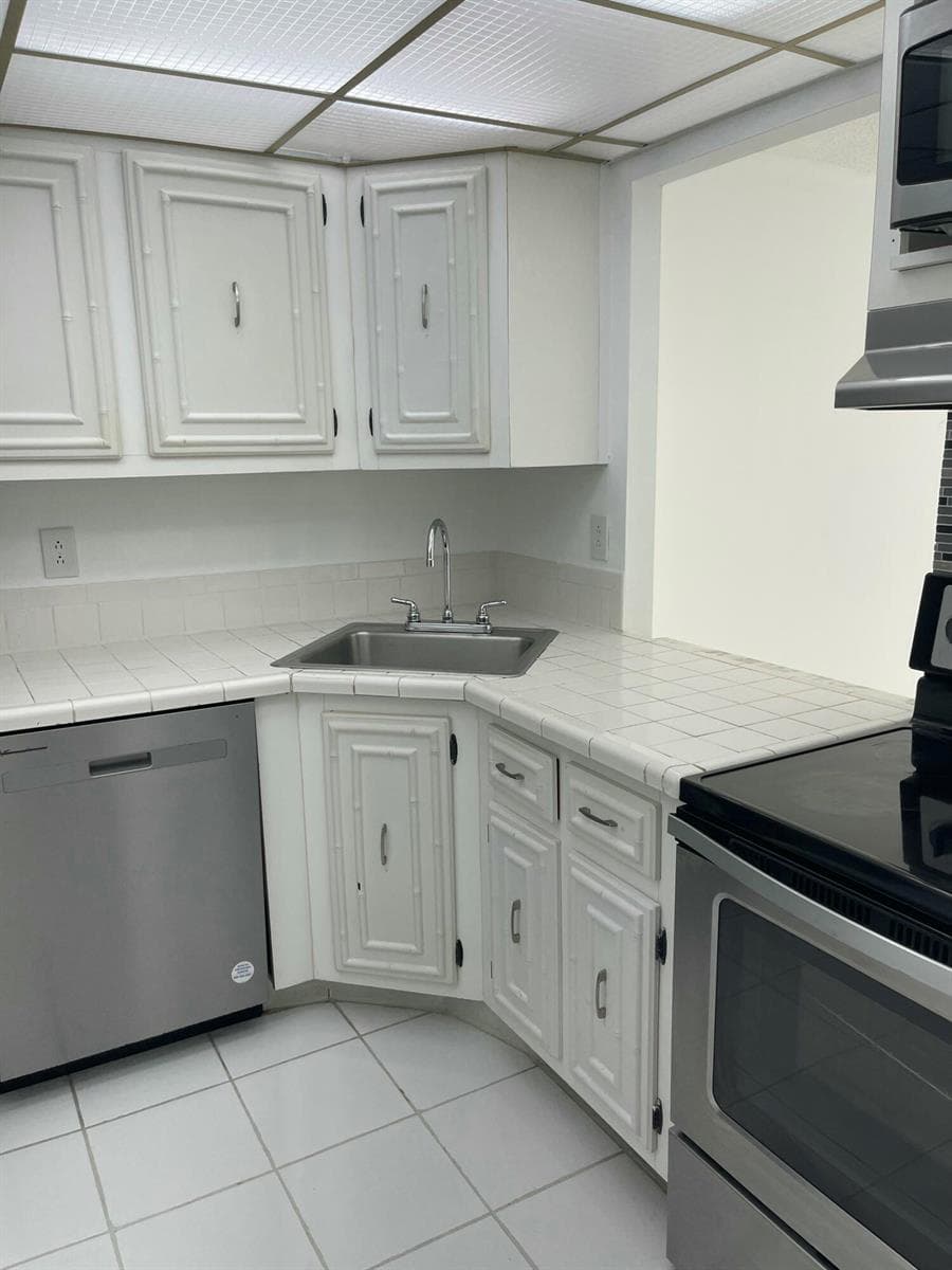 801 Three Island Boulevard # 306, FL 33009 — zdjęcie 3