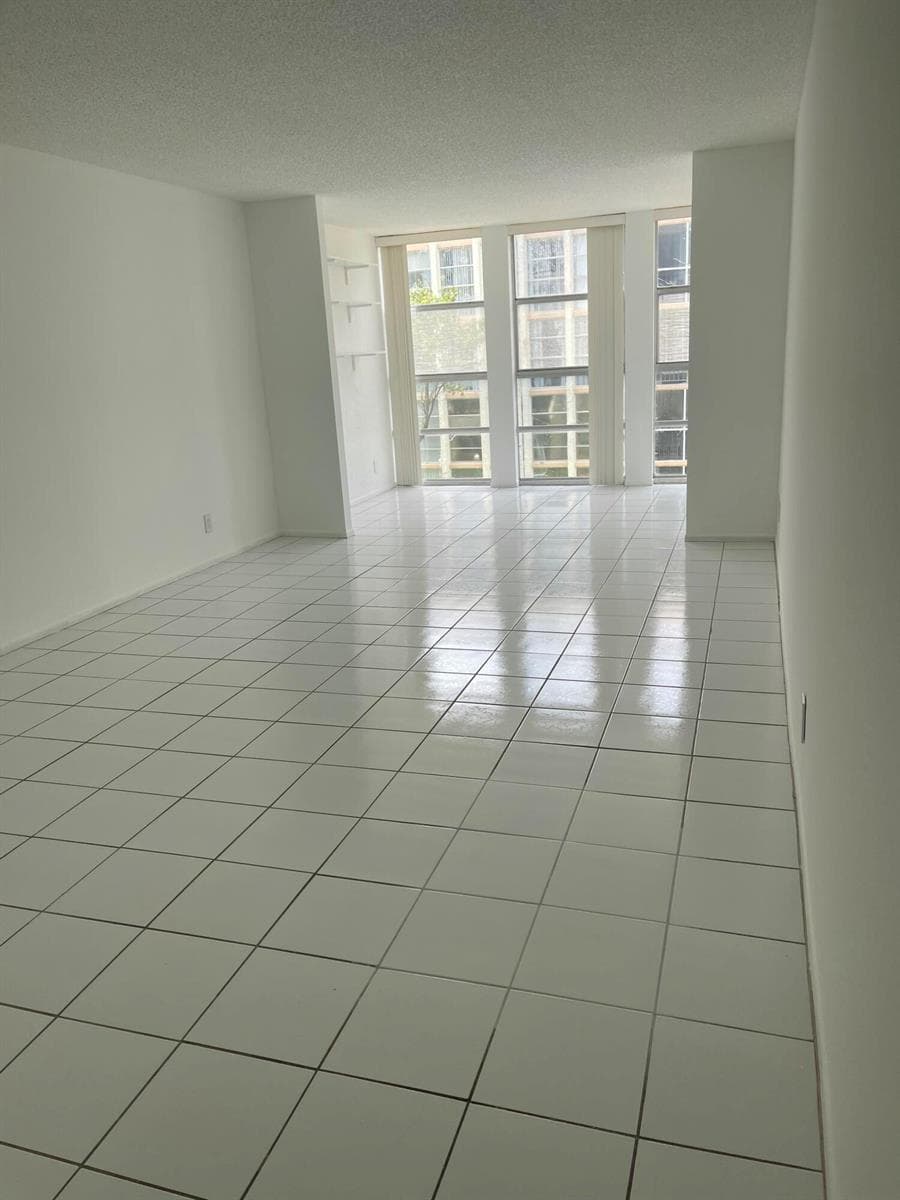 801 Three Island Boulevard # 306, FL 33009 — zdjęcie 5