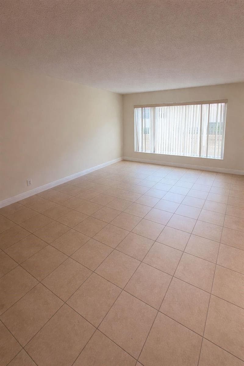 7910 Taft Street # 109, Pembroke Pines, FL 33024 — zdjęcie 3