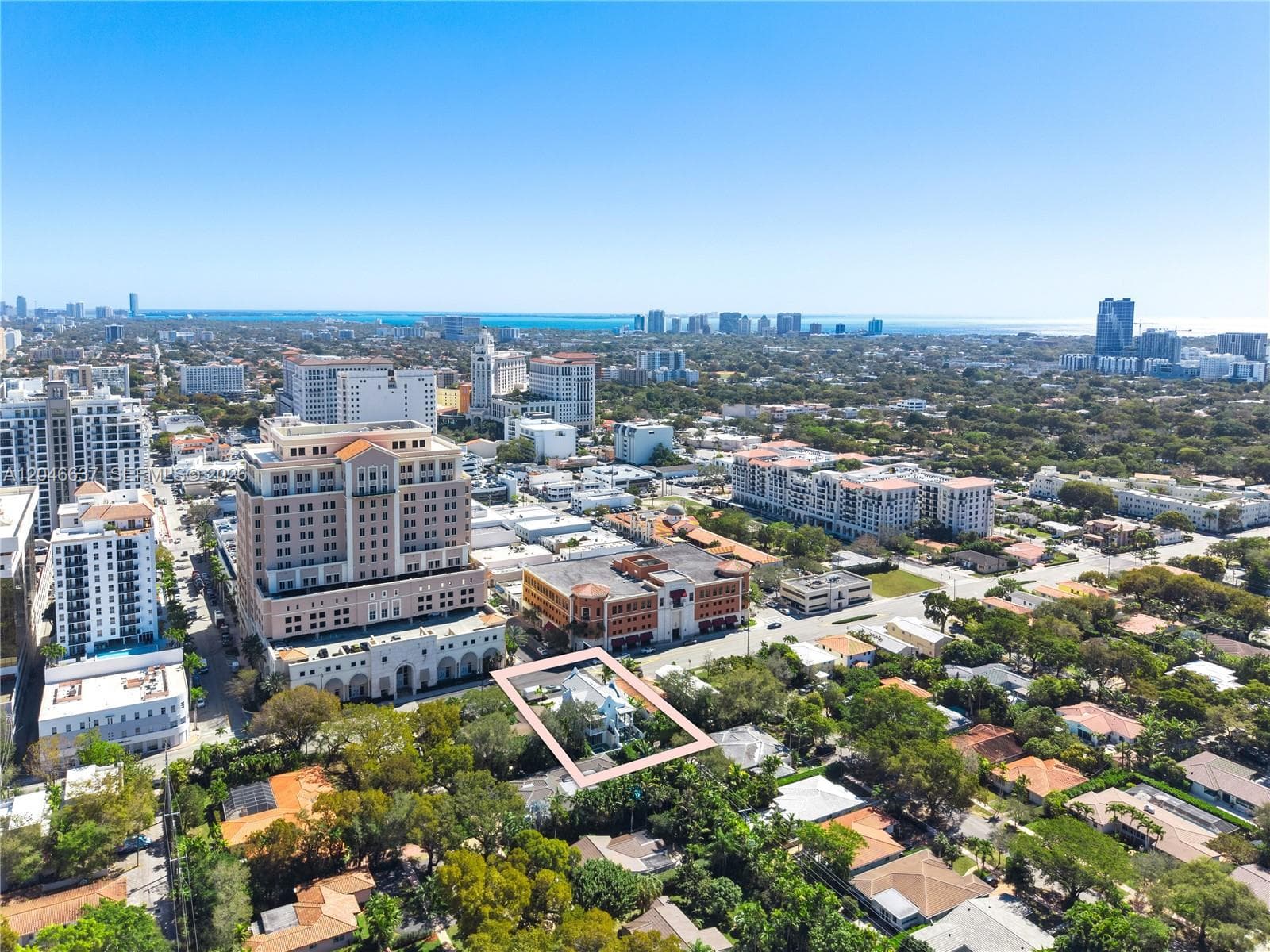 2712 S Le Jeune Rd, Coral Gables, FL 33134 — zdjęcie 3