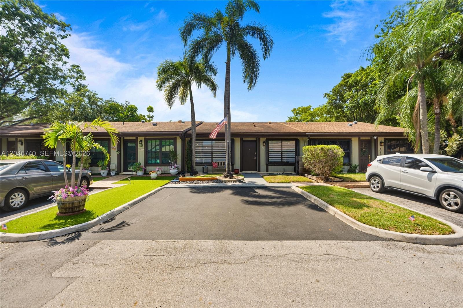 10311 Laurel Ct, Pembroke Pines, FL 33026