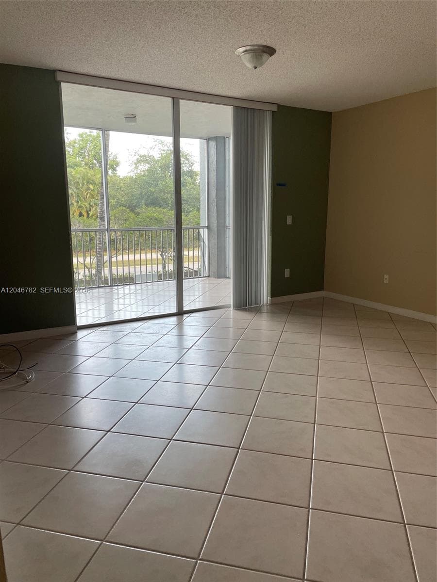 9725 NW 52nd St # 210, Doral, FL 33178 — zdjęcie 4