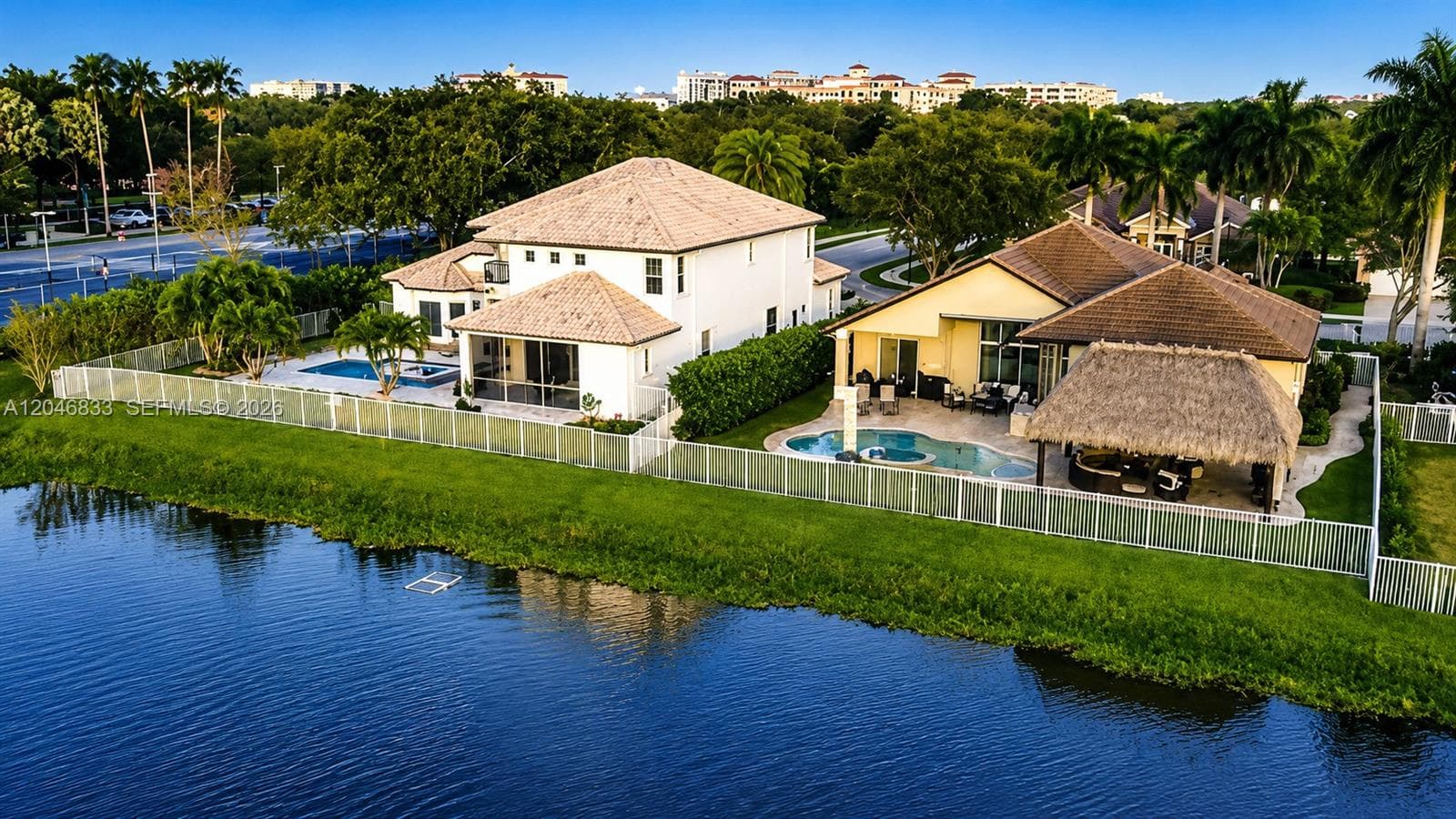 3683 W Lakes Estates Dr, Davie, FL 33328 — zdjęcie 4