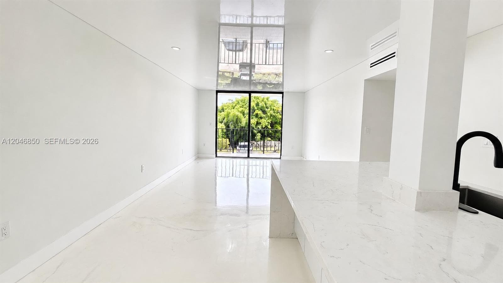 9682 Fontainebleau Blvd # 203, Miami, FL 33172 — zdjęcie 2
