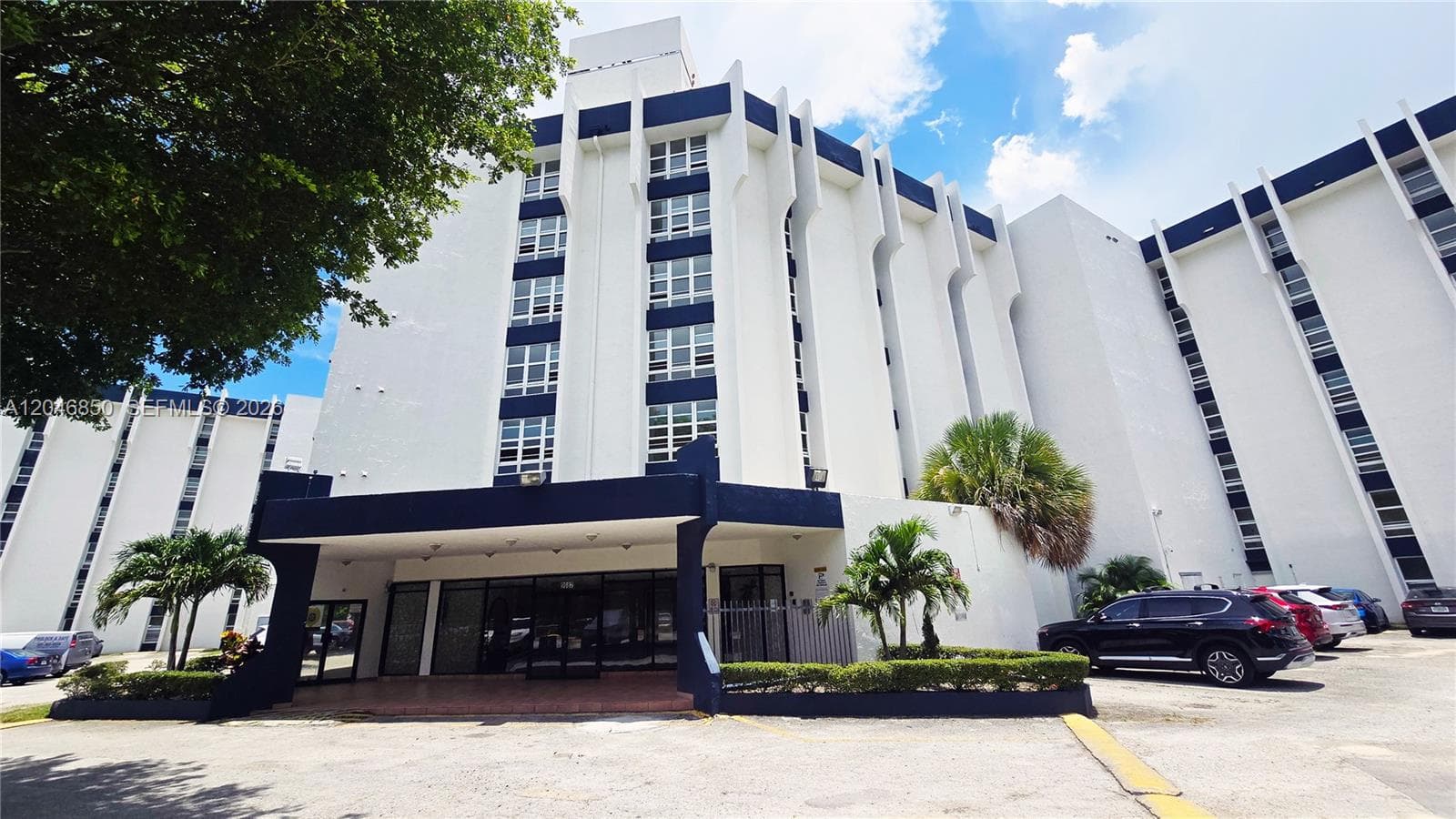 9682 Fontainebleau Blvd # 203, Miami, FL 33172