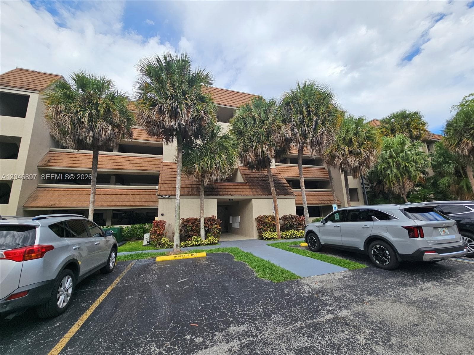 461 Ives Dairy Rd # 406-2, Miami, FL 33179