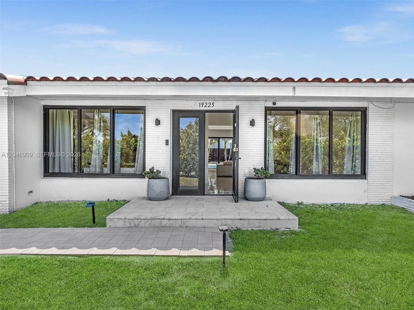 19225 NE 18th Ave, Miami, FL 33179 — zdjęcie 3