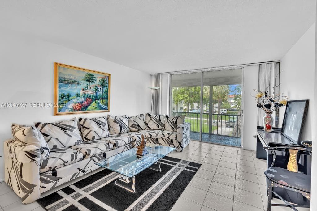 671 S Hollybrook Dr # 209, Pembroke Pines, FL 33025 — zdjęcie 2
