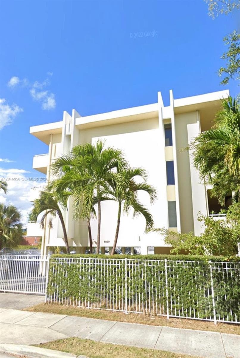 5839 SW 74th Ter # 104, South Miami, FL 33143