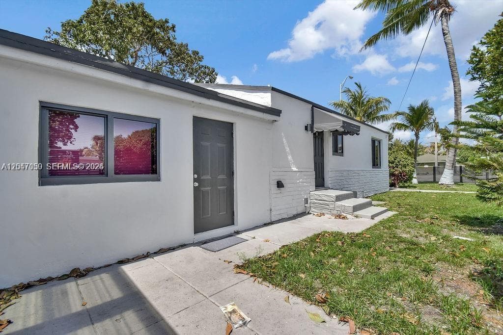1102 NW 103rd St, Miami, FL 33150