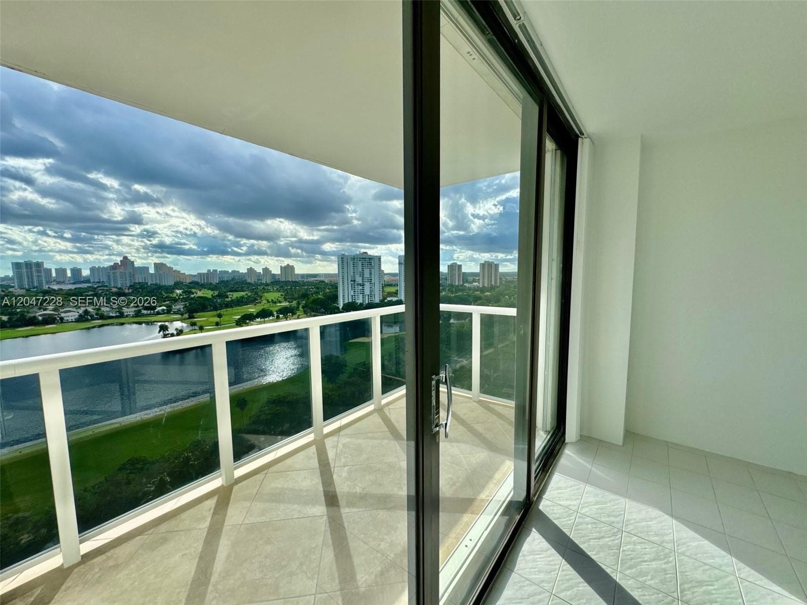 3675 N Country Club Dr # 2007, Aventura, FL 33180 — zdjęcie 2