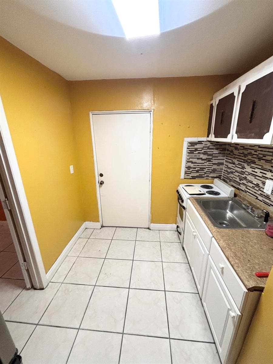 1885 NE 177th Street, North Miami Beach, FL 33162 — zdjęcie 5