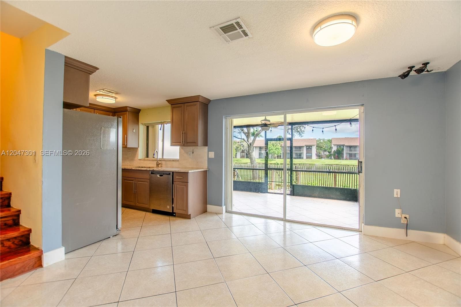 9803 NW 37th St, Sunrise, FL 33351