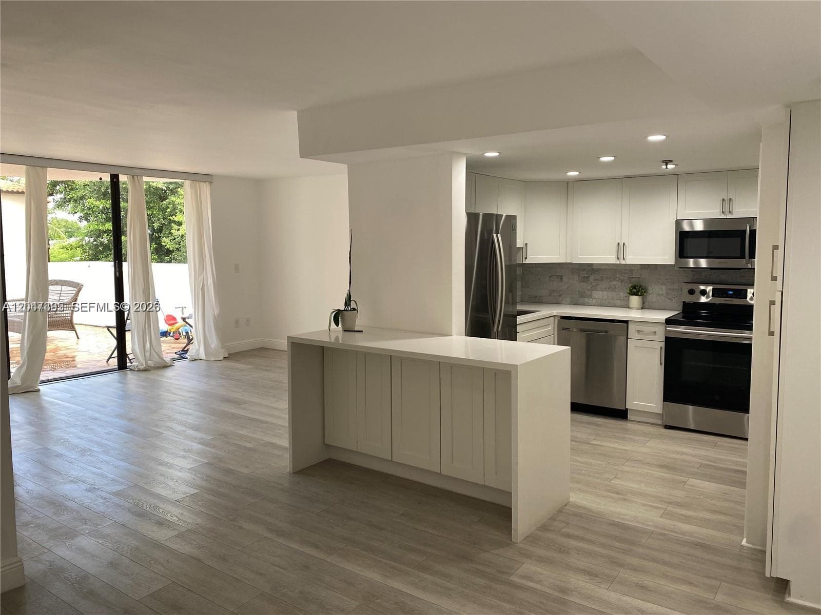 911 E Ponce De Leon Blvd # 301, Coral Gables, FL 33134 — zdjęcie 3