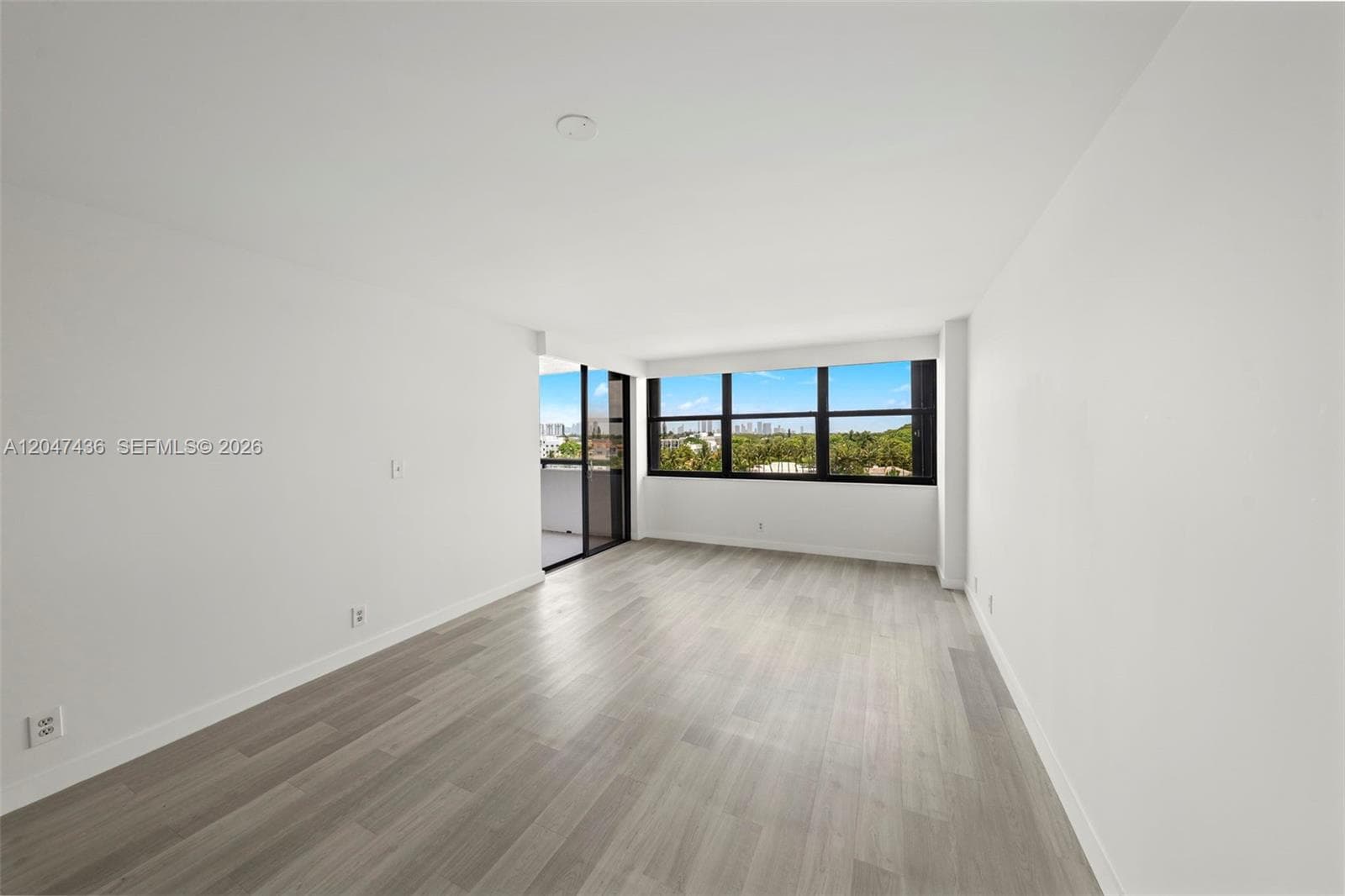 2555 Collins Ave # 706, Miami Beach, FL 33140 — zdjęcie 2