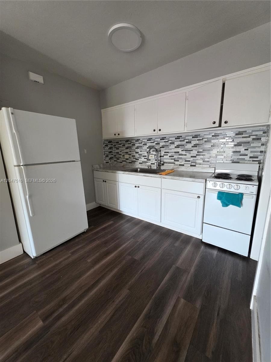 15 Esplanade Dr # B, Miami Springs, FL 33166