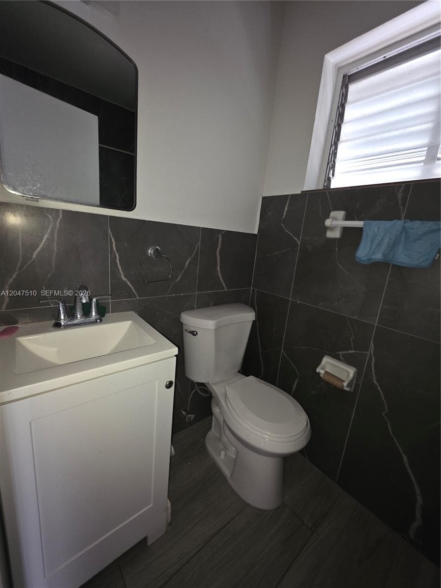 15 Esplanade Dr # B, Miami Springs, FL 33166 — zdjęcie 4