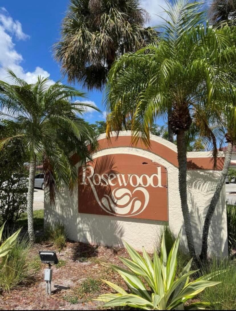 9903 Three Lakes Circle, Boca Raton, FL 33428