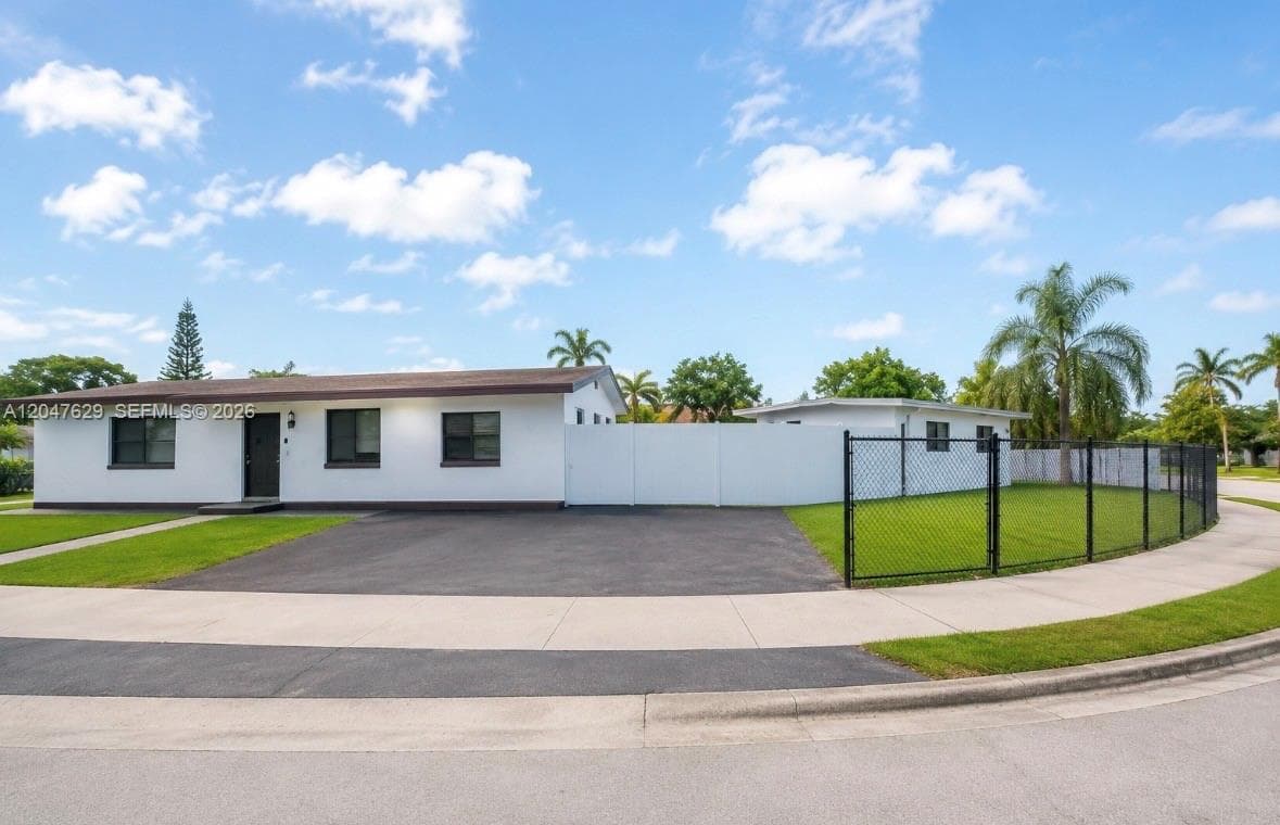10955 SW 223rd St, Miami, FL 33170 — zdjęcie 2