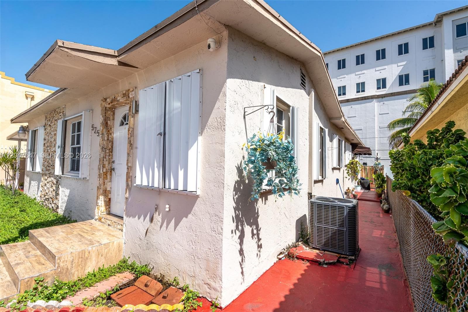 525 E 24th St, Hialeah, FL 33013