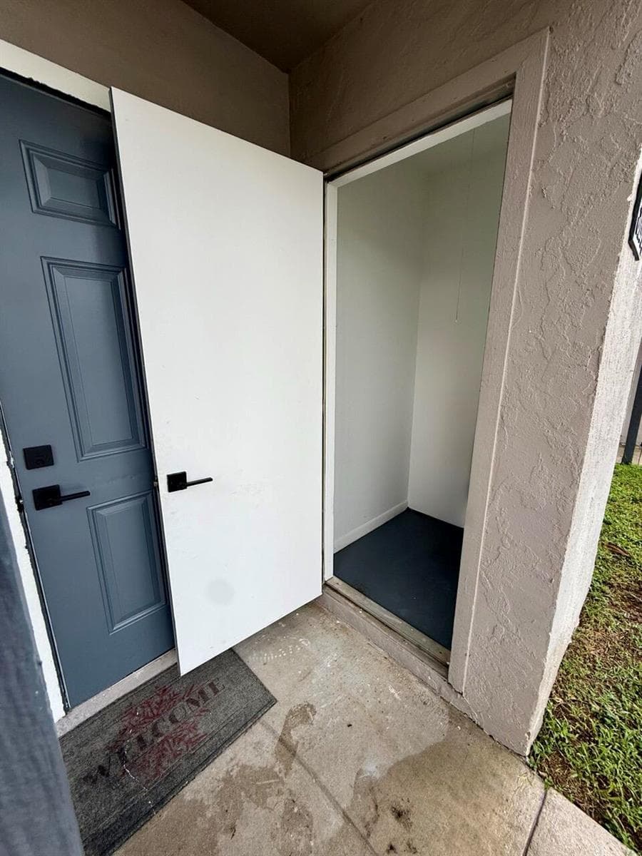 3104 Poolside Drive, FL 33463 — zdjęcie 3