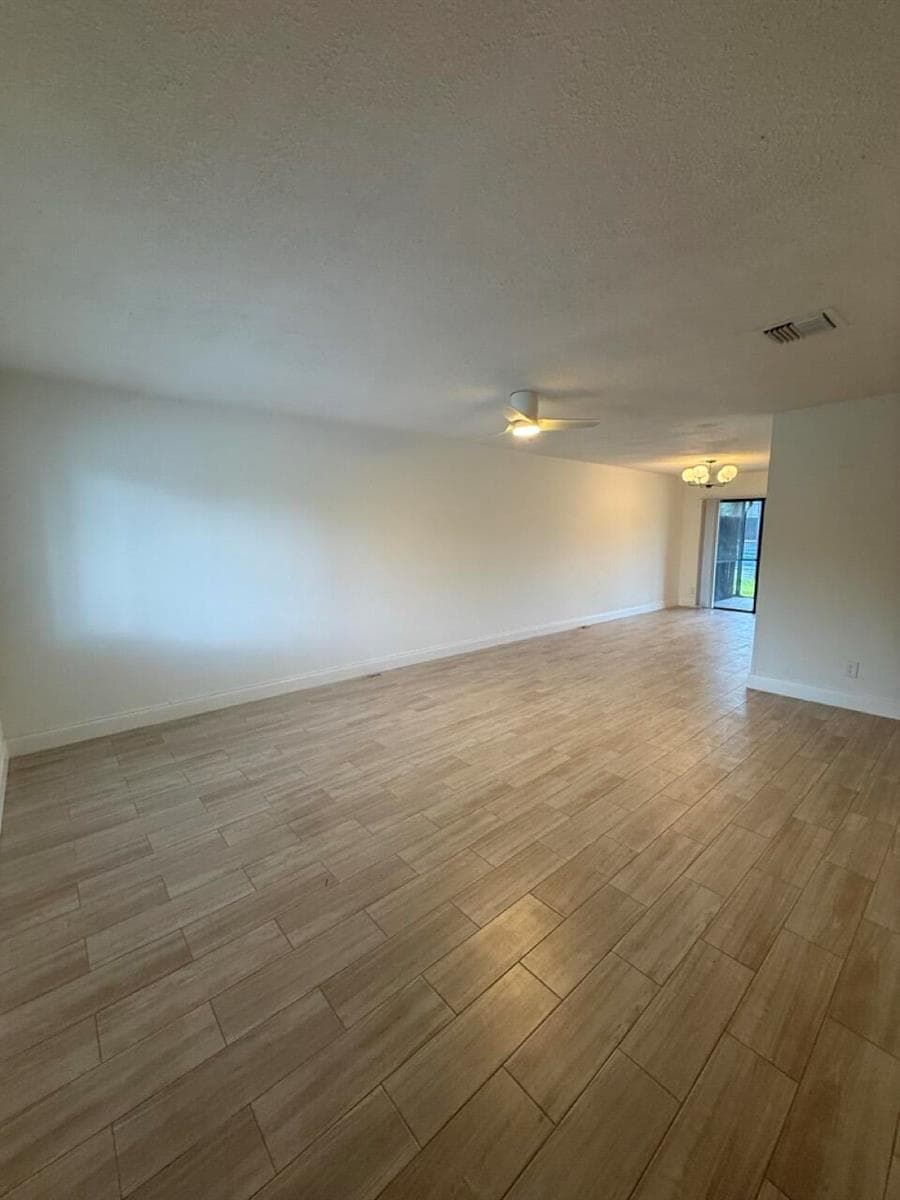 3104 Poolside Drive, FL 33463 — zdjęcie 4