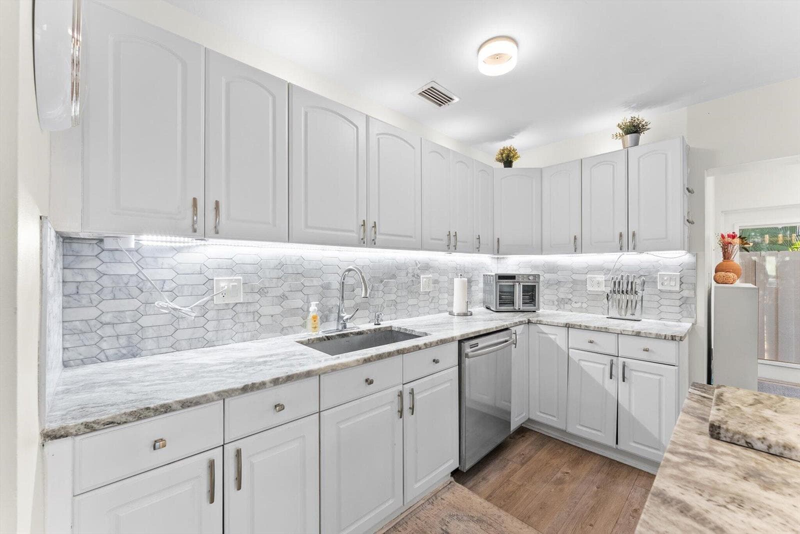 636 NE 16th Court, Fort Lauderdale, FL 33305 — zdjęcie 3
