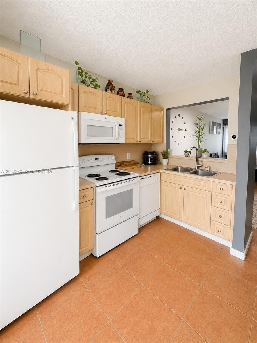7830 NW 6th St # 103, Pembroke Pines, FL 33024 — zdjęcie 5