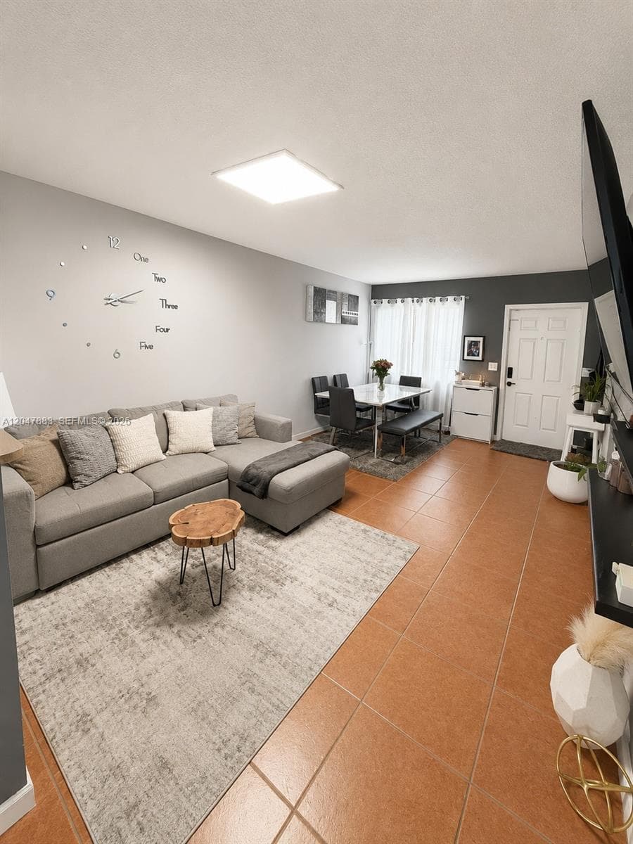 7830 NW 6th St # 103, Pembroke Pines, FL 33024 — zdjęcie 4