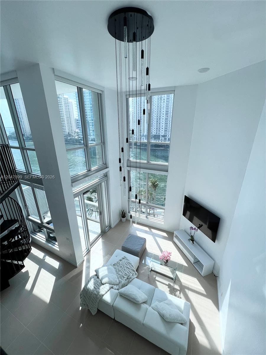 300 S Biscayne Blvd # L-814, Miami, FL 33131