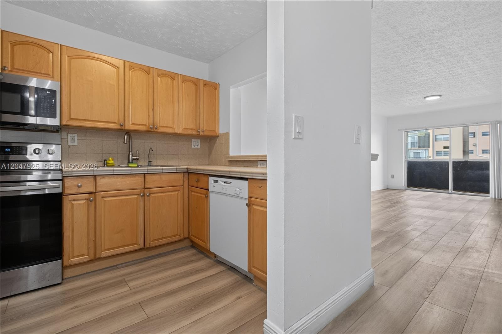 6070 W 18th Ave # 209, Hialeah, FL 33012 — zdjęcie 4