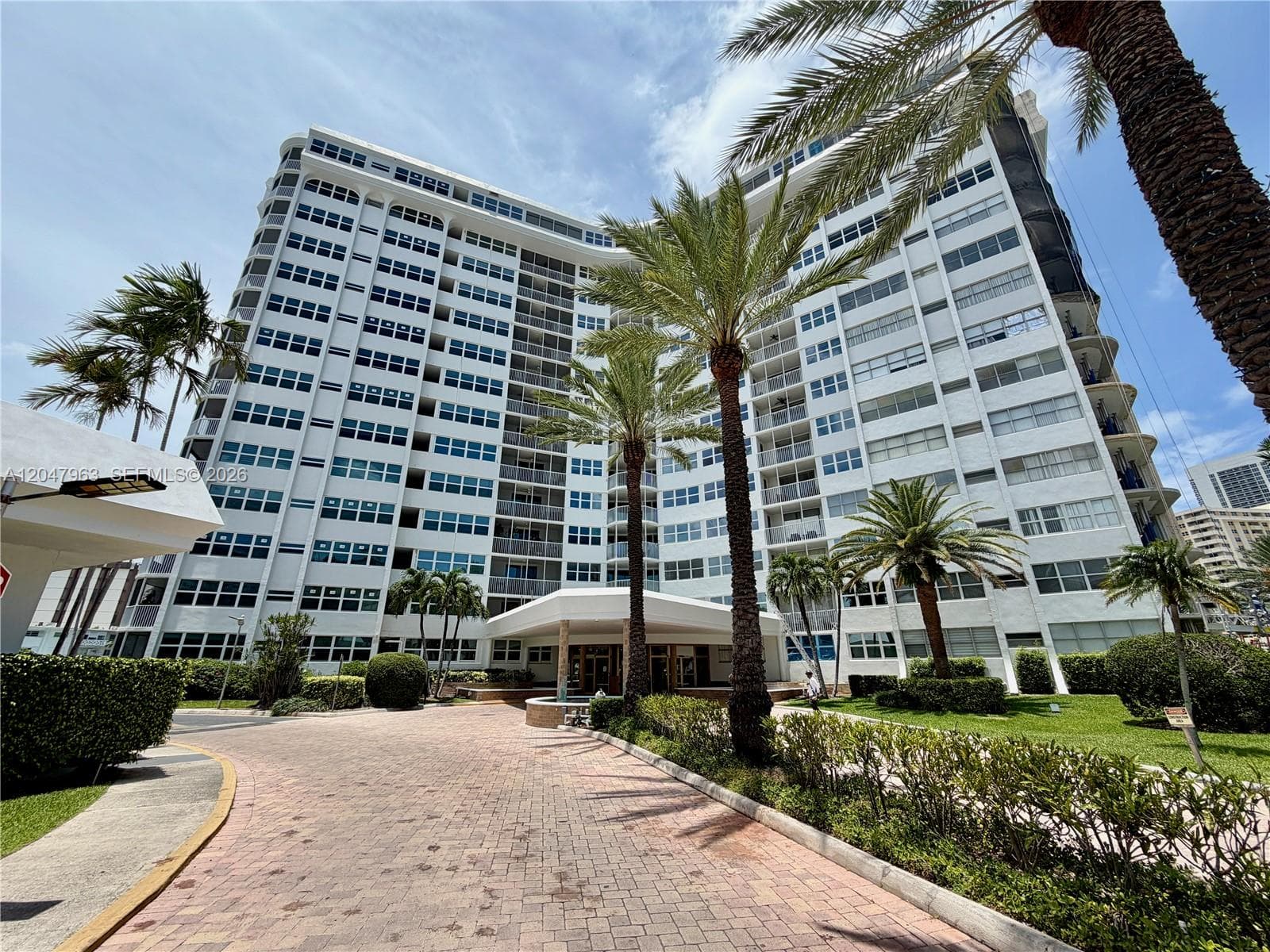 100 Golden Isles Dr # 901, Hallandale Beach, FL 33009 — zdjęcie 4