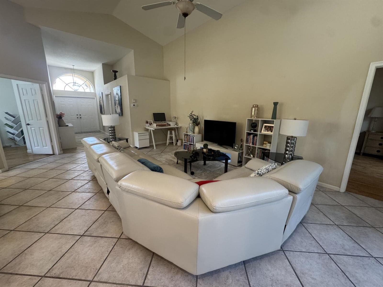 1528 SE Holyrood Lane, Port St. Lucie, FL 34952 — zdjęcie 2