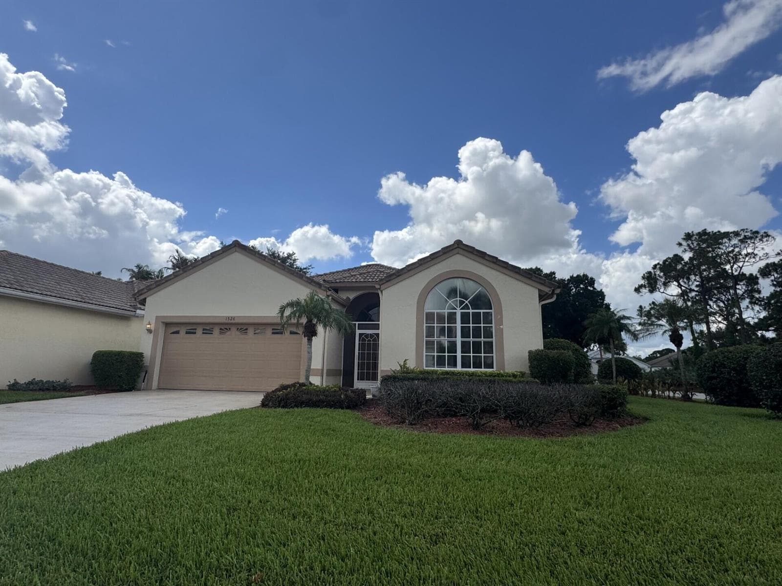 1528 SE Holyrood Lane, Port St. Lucie, FL 34952