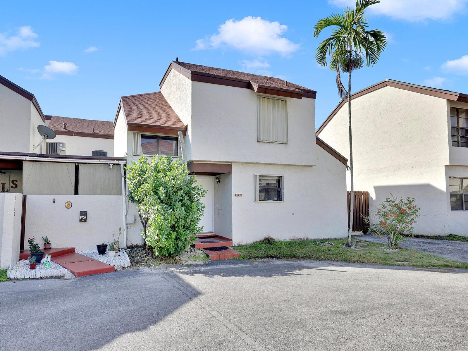 9702 NW 5th Lane # 9702, Miami, FL 33172