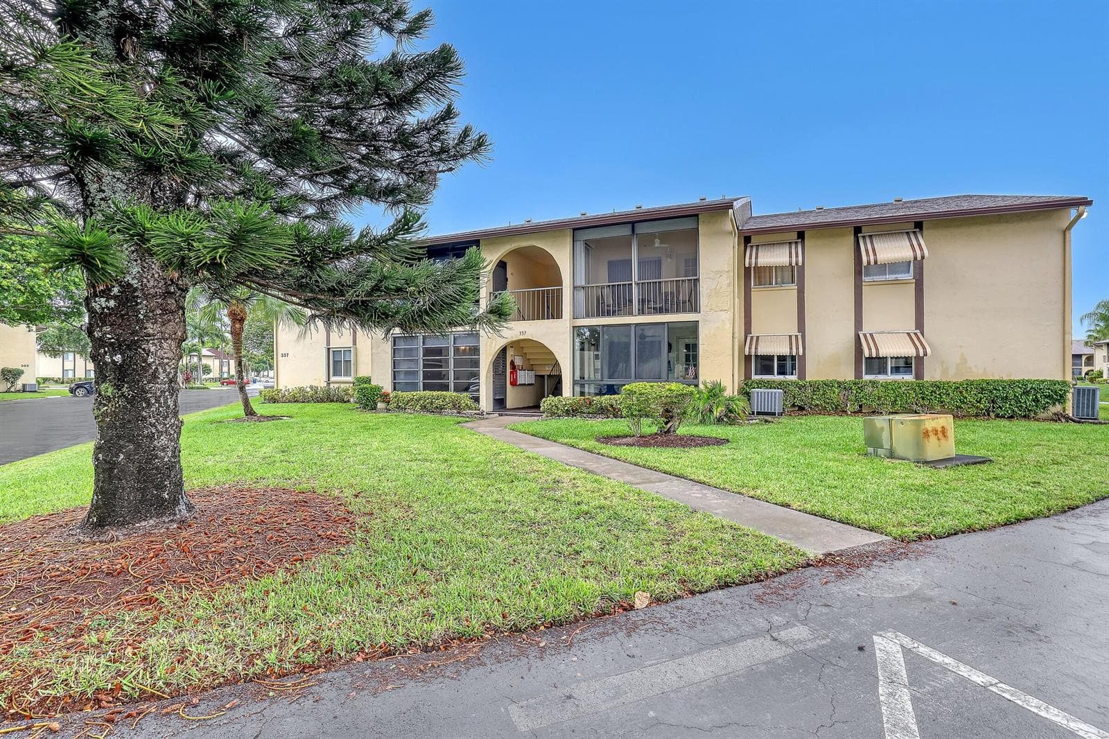 337 Pine Ridge Circle # A-1, FL 33463