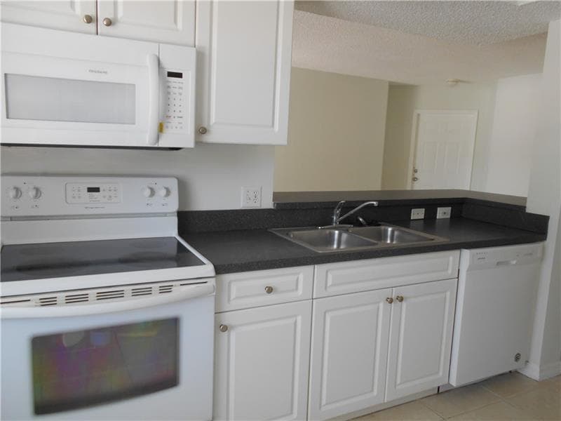 9620 NW 2nd Street # 7-201, Pembroke Pines, FL 33024 — zdjęcie 2