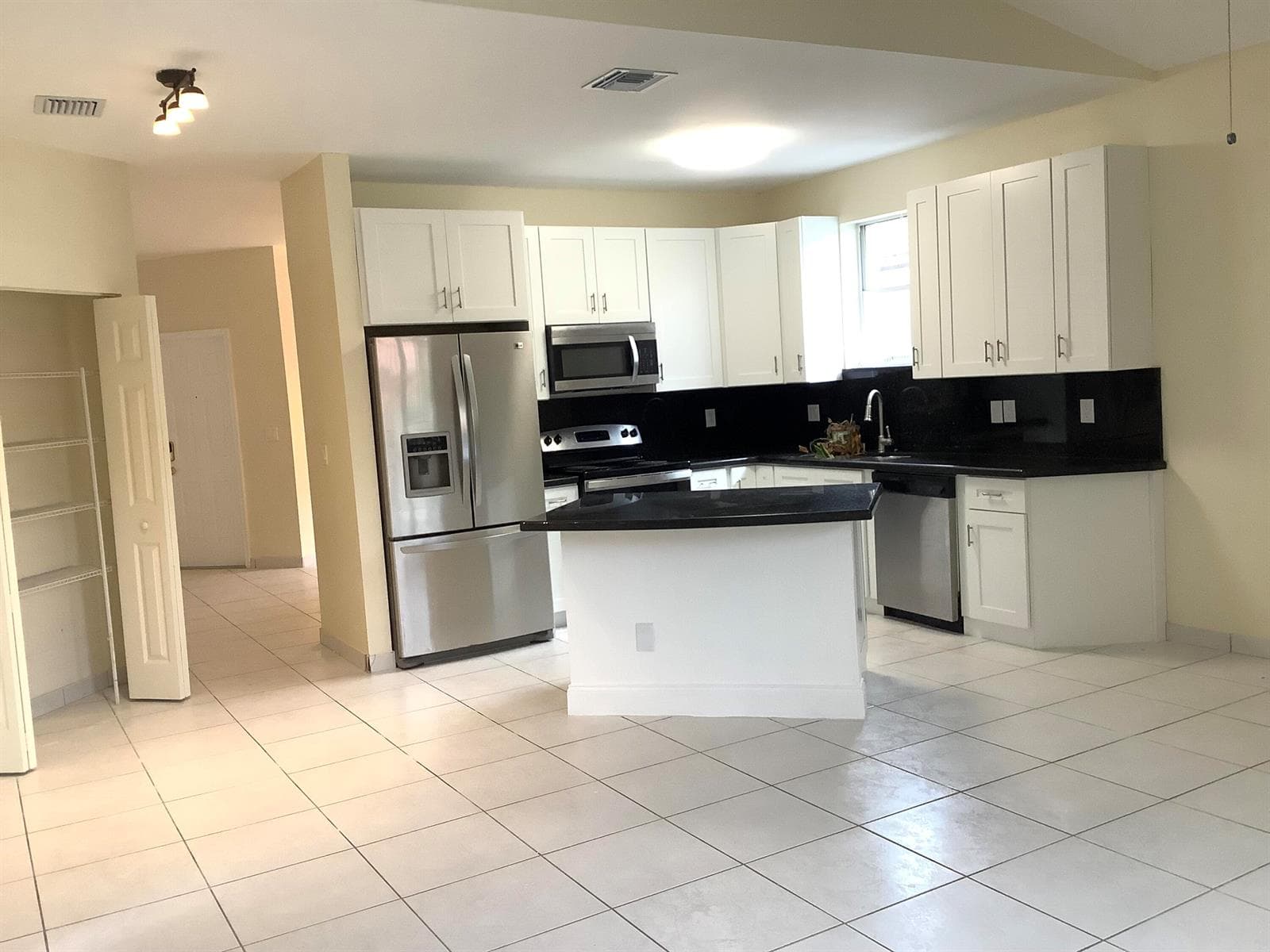 7330 NW 1st Place, Plantation, FL 33317 — zdjęcie 3
