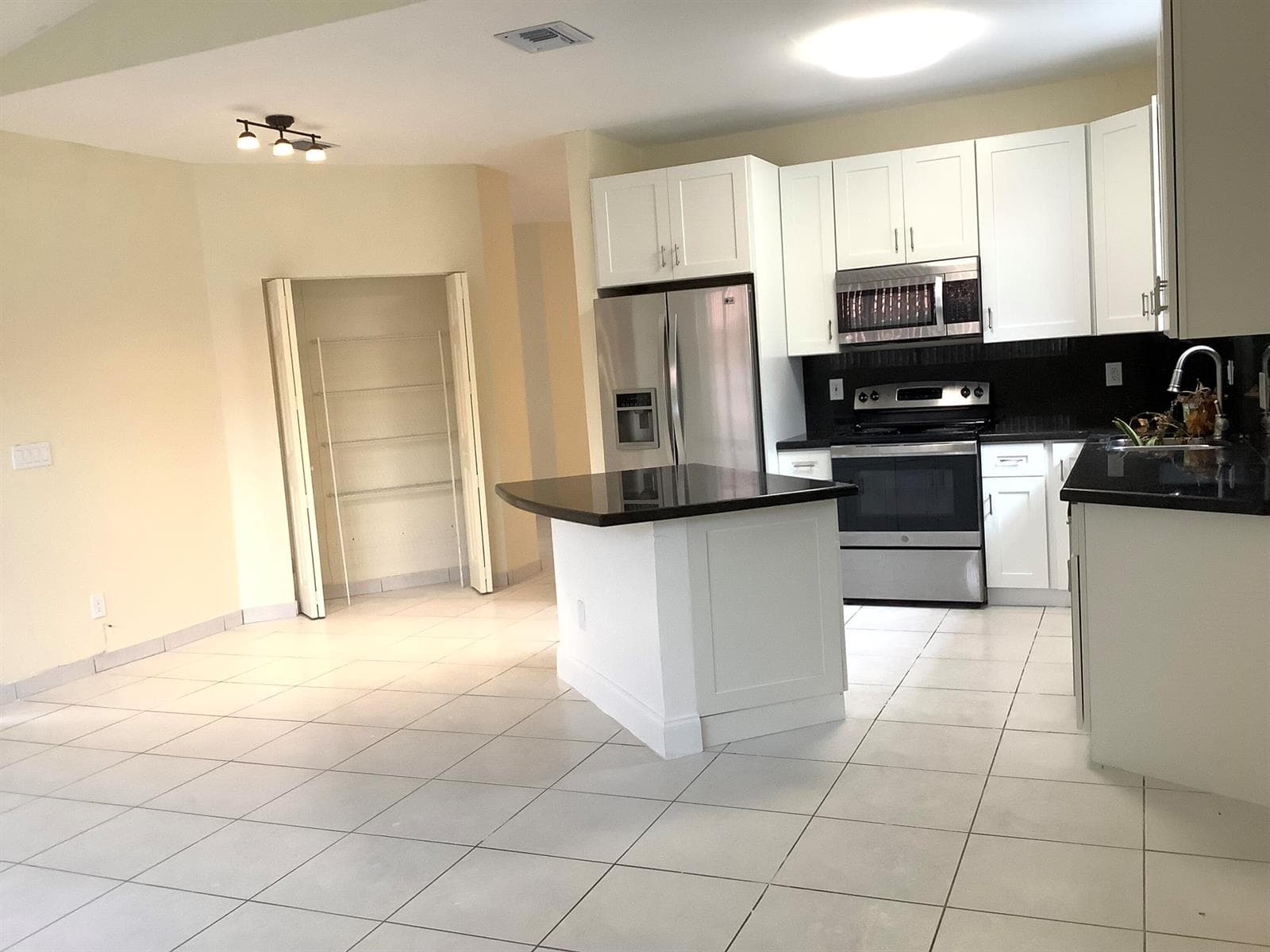 7330 NW 1st Place, Plantation, FL 33317 — zdjęcie 4