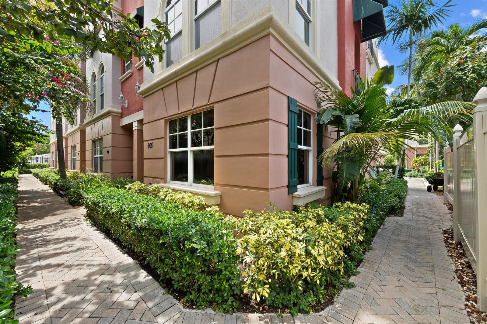 1033 NE 17th Way # 905, Fort Lauderdale, FL 33304