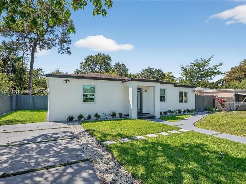 1010 NE 138th St, North Miami, FL 33161 — zdjęcie 2