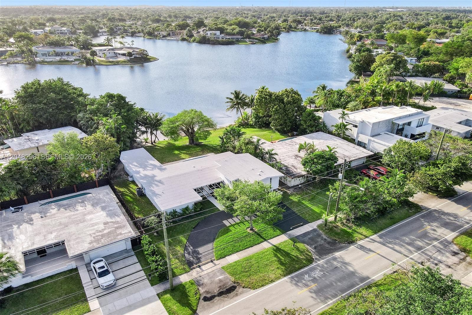 19260 NE 22nd Ave, North Miami Beach, FL 33180 — zdjęcie 2