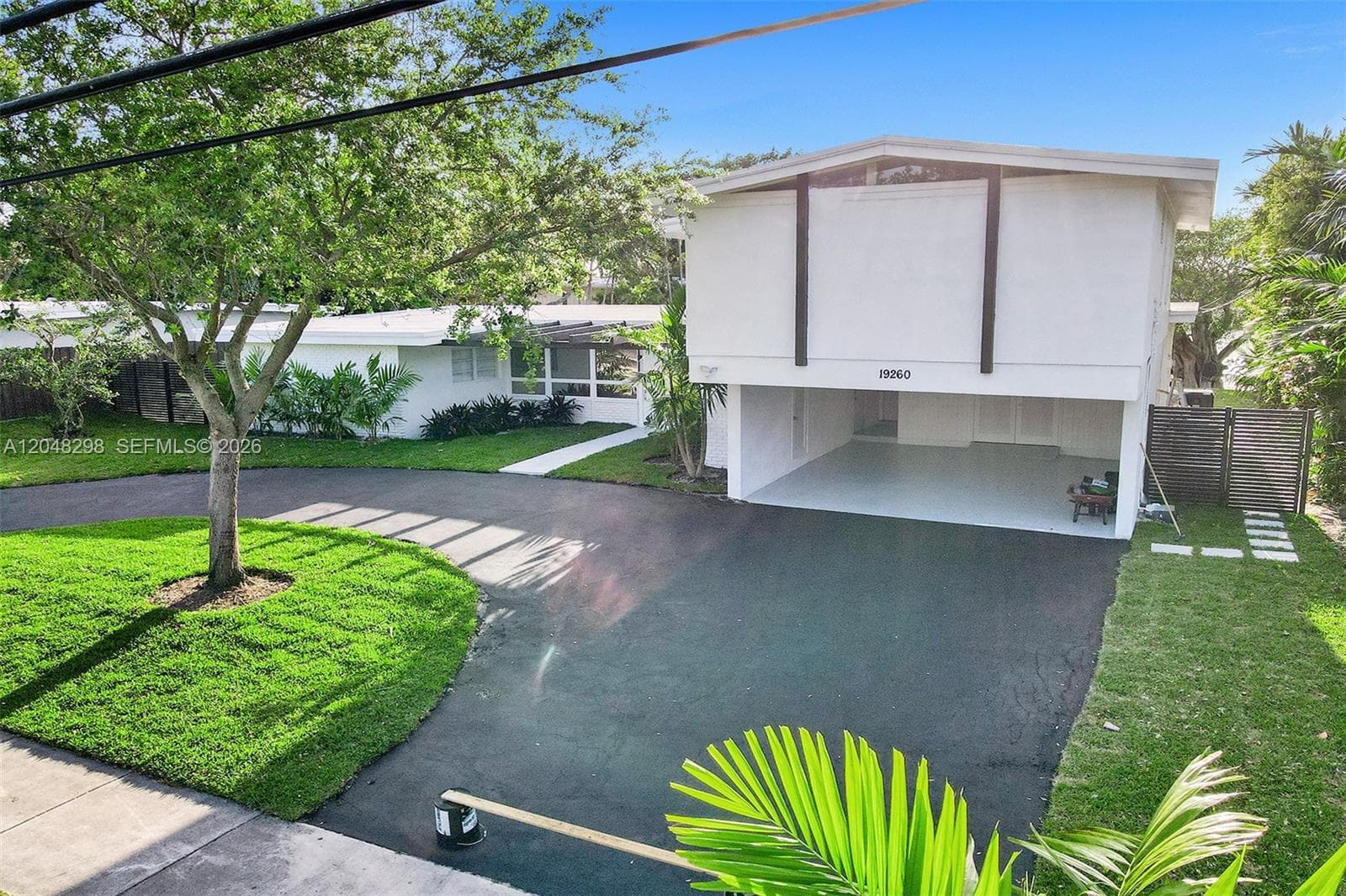 19260 NE 22nd Ave, North Miami Beach, FL 33180 — zdjęcie 4