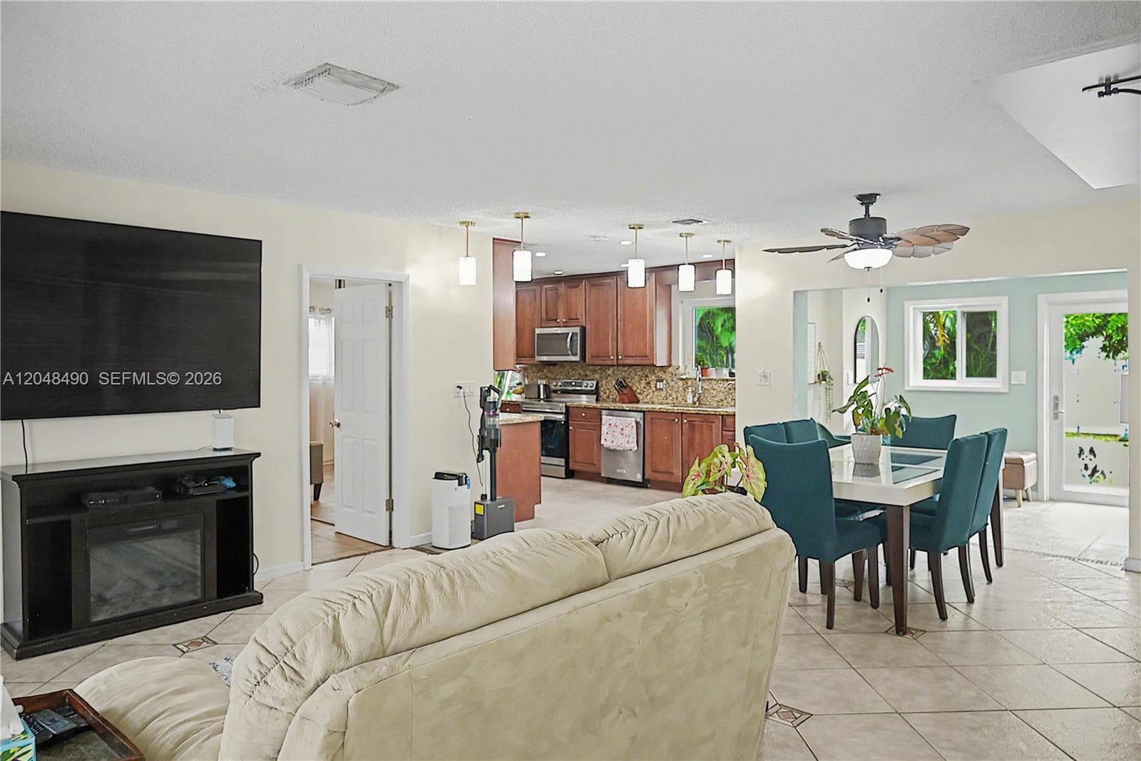 301 SW 65th Ave, Pembroke Pines, FL 33023 — zdjęcie 3