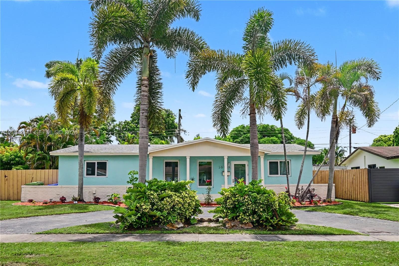 301 SW 65th Ave, Pembroke Pines, FL 33023
