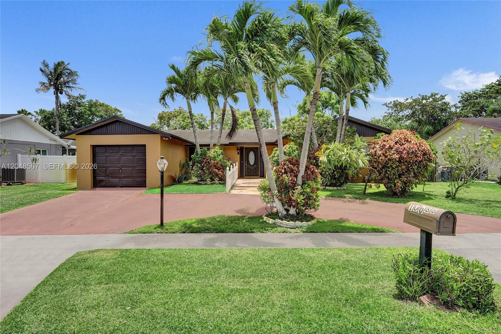10688 Sleepy Brook Way, Boca Raton, FL 33428