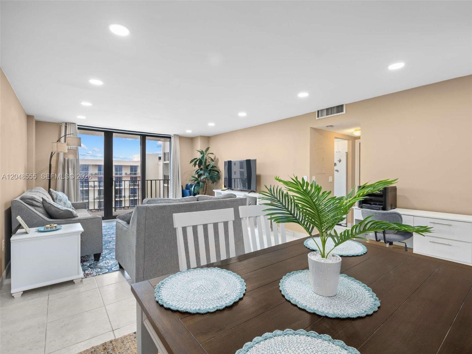 322 SE Buchanan St # 703, Hollywood, FL 33019 — zdjęcie 3