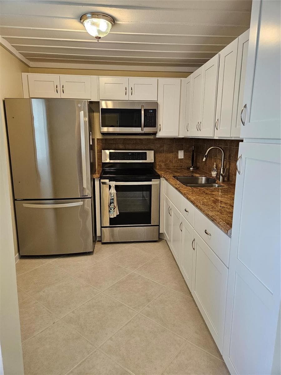 300 NE 26th Avenue, Boynton Beach, FL 33435