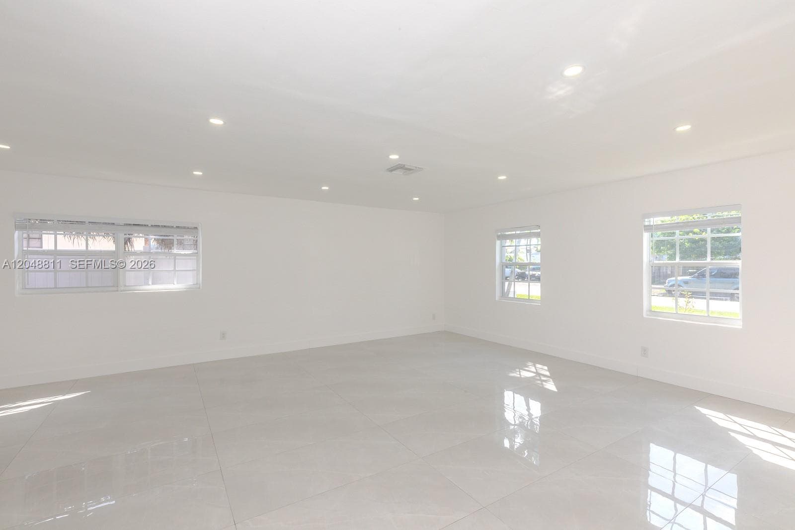 913 NE 2nd St, Hallandale Beach, FL 33009 — zdjęcie 5