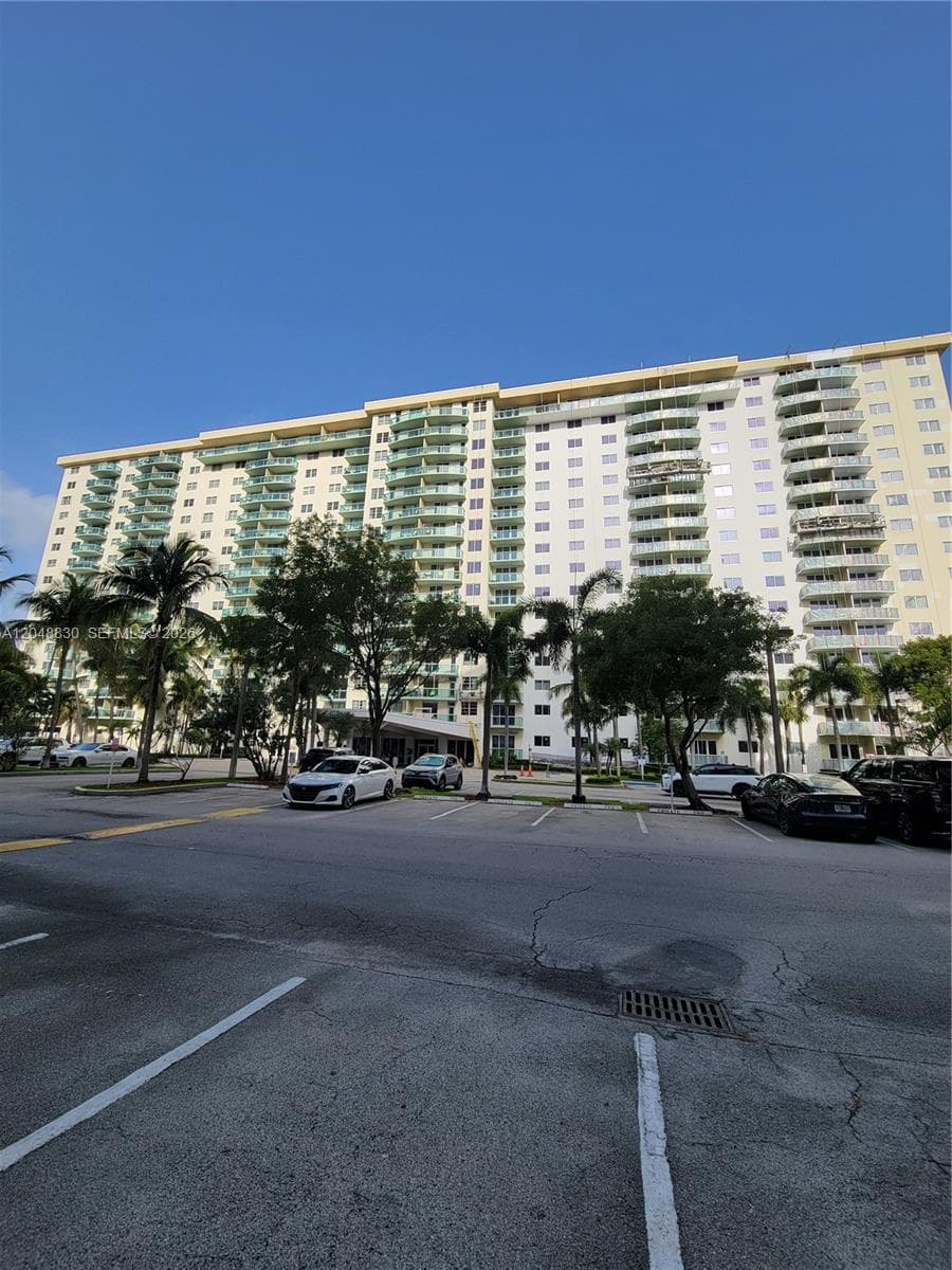 19390 Collins Ave # 220, Sunny Isles Beach, FL 33160